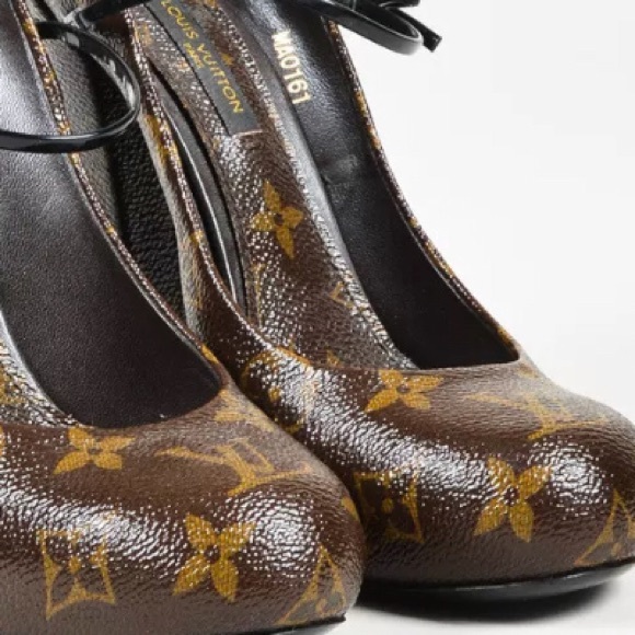 Louis Vuitton Shoes - *AVAILABLE** LOUIS VUITTON block heel monogram